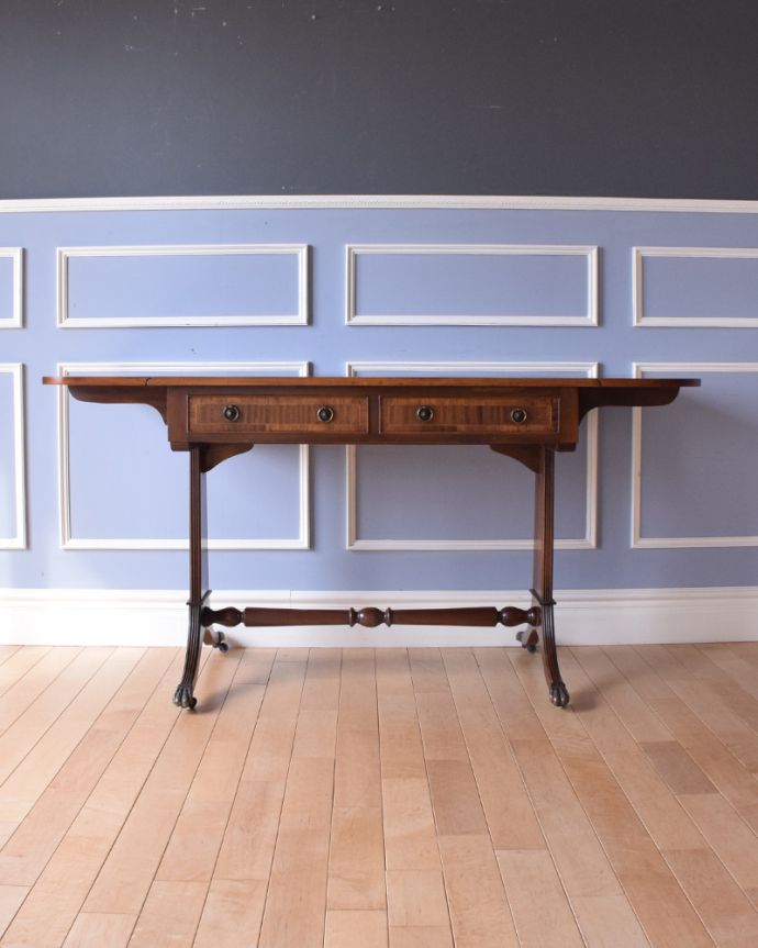 アンティークのテーブル　アンティーク家具　色々な使い方ができる伸張式テーブル、アンティークバタフライテーブル。開いたときです。(k-1646-f)