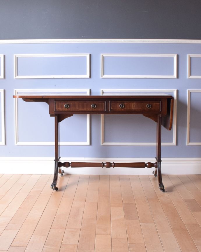 アンティークのテーブル　アンティーク家具　色々な使い方ができる伸張式テーブル、アンティークバタフライテーブル。片開きにして壁につけて、デスクとしても便利に使えます。(k-1646-f)