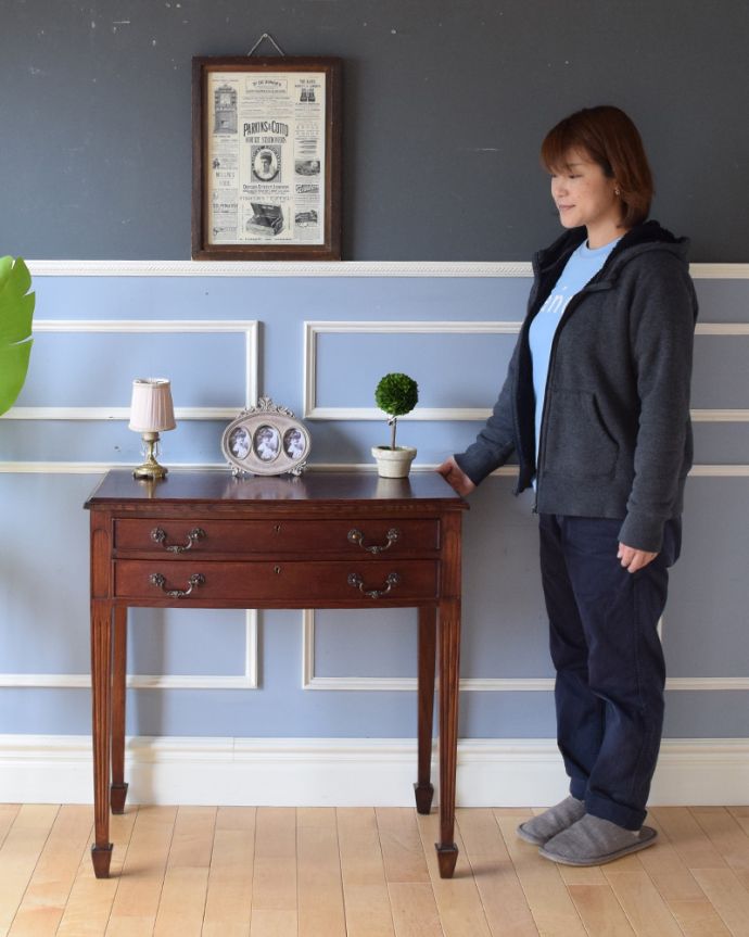 アンティークのチェスト　アンティーク家具　スタッフも驚いた！ゴージャスなカトラリーチェスト、アンティークの英国家具。高級感があって女性らしい優しいシルエット。(k-1647-f)