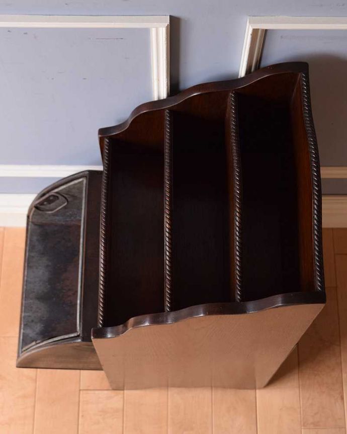 マガジンラック　アンティーク家具　珍しい小さな扉付きのマガジンラック（コールボックス）、英国輸入のアンティーク家具。中までしっかりとお手入れしています。(k-1648-f)