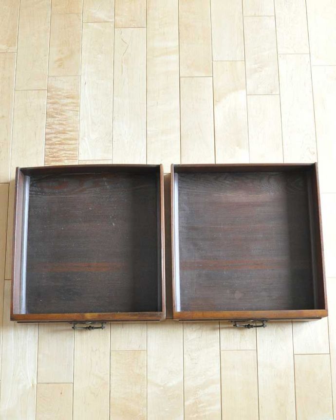 サイドボード　アンティーク家具　アンティークの英国輸入の家具、ピンクのタイルが華やかなウォッシュハンドスタンド（洗面台） 。引き出しがあります。(k-1649-f)