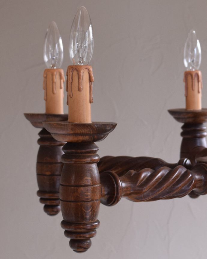 シャンデリア 照明・ライティング フランスで見つけた重厚な彫りが美しい、アンティークの木製シャンデリア(6灯)(E17シャンデリア球付)。オーバーホール済みなので安心してお使い頂けます。(k-1658-z)
