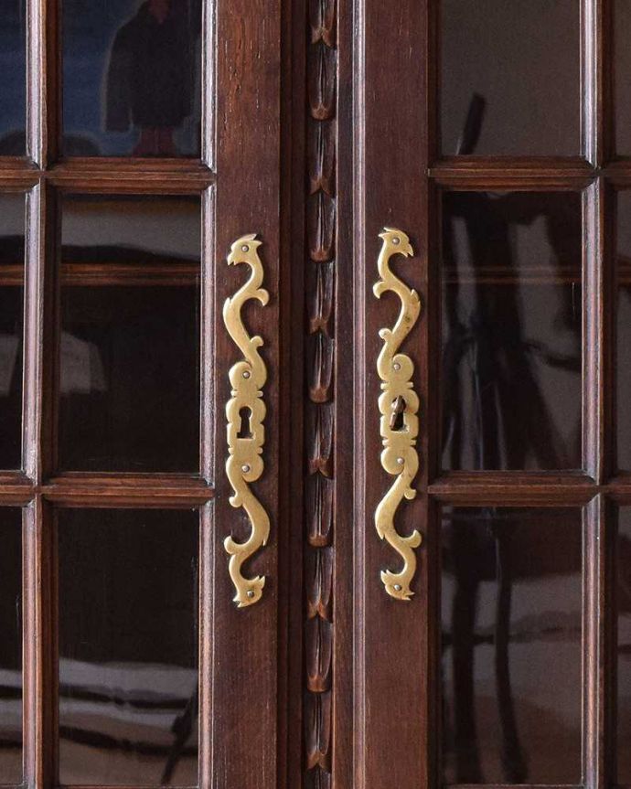 オーク材 アンティーク家具 美しいお花の彫刻が刻まれたフランス輸入のアンティーク ブックケース。鍵穴もフランスらしい優雅なデザインです。(k-1665-f)