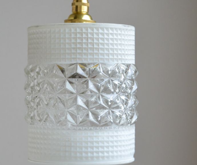 ペンダントライト　照明・ライティング　２パターンのデザインが楽しめるアンティークガラスのペンダントライト（コード・シャンデリア球・ギャラリーなし）。シェードは、手作りのため多少、誤差があったり、気泡やキズ、汚れが入っている場合もあります。(k-1666-z)