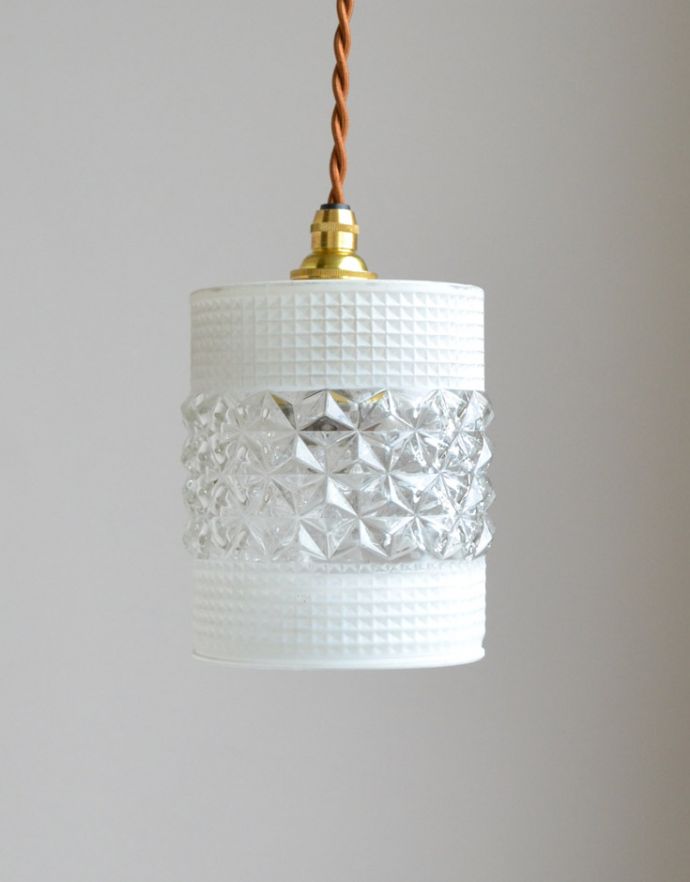 ペンダントライト　照明・ライティング　２パターンのデザインが楽しめるアンティークガラスのペンダントライト（コード・シャンデリア球・ギャラリーなし）。【 シェードのサイズ 】直径11×高さ13cmコードは50、80cm以外にも、ご希望の長さで加工してお届けします。(k-1666-z)