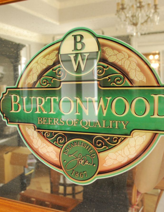アンティーク フレーム付きミラー　アンティーク雑貨　英国アンティーク雑貨、パブミラー（BURTONWOOD）。アンティークのため、多少の欠け・傷がある場合がありますが、使用上問題はありませんので、ご了承下さい。(k-1671-z)