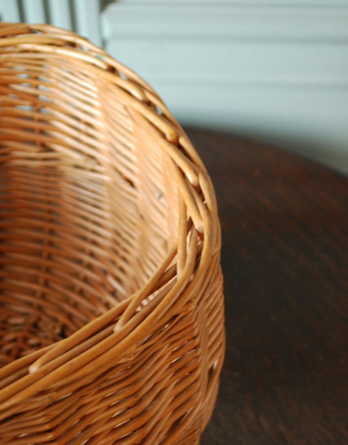 アンティークバスケット　アンティーク雑貨　イギリスで見つけたキレイなアンティーク バスケット。よく使う日用品を入れても素敵です。(k-1675-z)