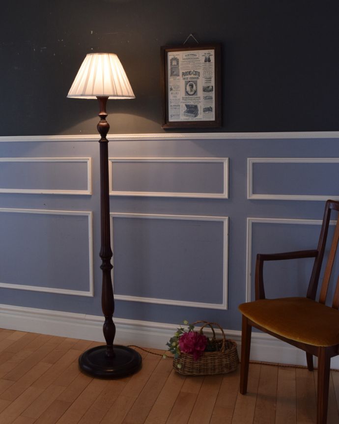 アンティークの間接照明、木製スタンドのシンプルなフロアランプ(k