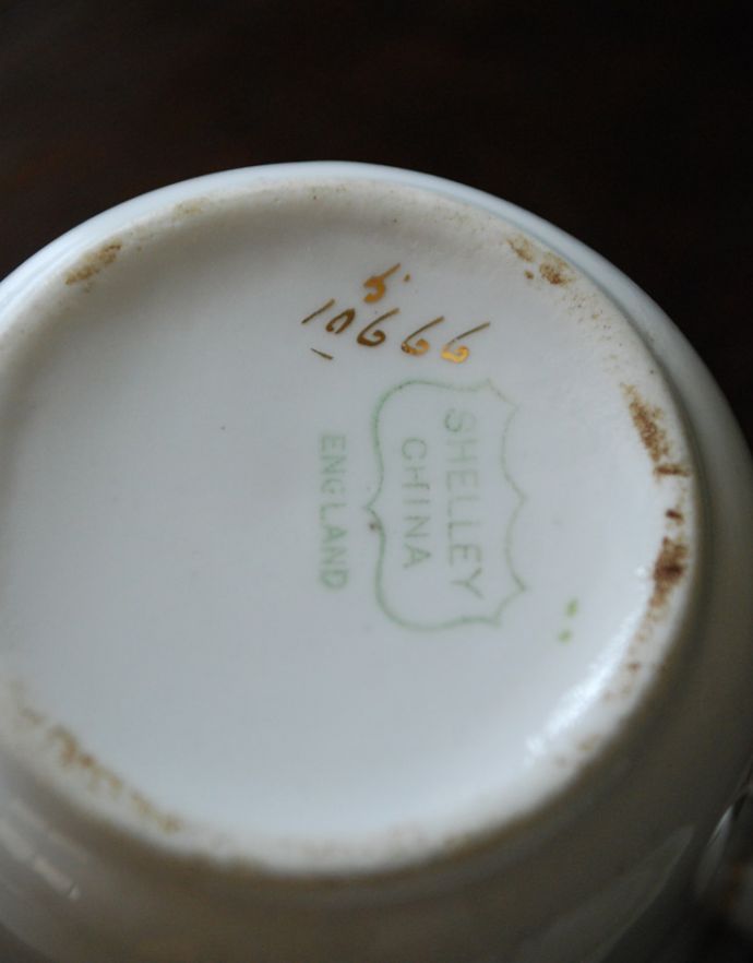 シェ―リー窯 アンティーク雑貨 Shelley社(シェリー)のアンティーク食器、Late Foleyのカップ&ソーサー(トリオ)。裏もキレイな状態です。(k-1677-z)