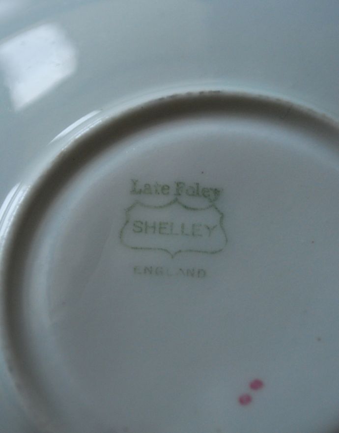 シェ―リー窯 アンティーク雑貨 Shelley社(シェリー)のアンティーク食器、Late Foleyのカップ&ソーサー(トリオ)。裏面にロゴが刻まれています(ソーサー)。(k-1677-z)