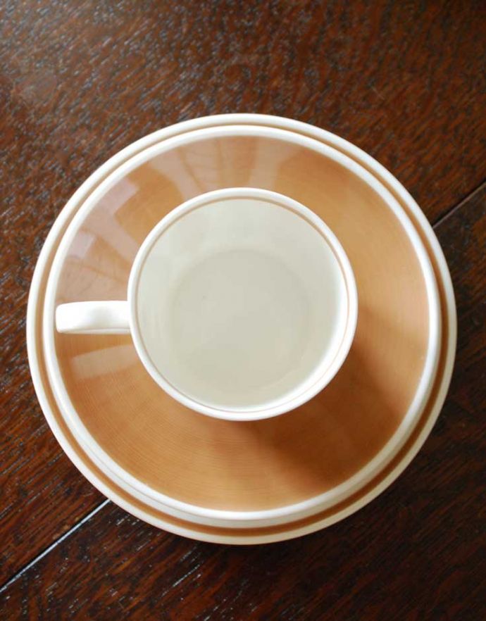 スージークーパー アンティーク雑貨 スージークーパーのハイドパーク、コーヒーカップ&ソーサートリオ(ボーンチャイナ)。上から見るとこんな感じです。(k-1678-z)