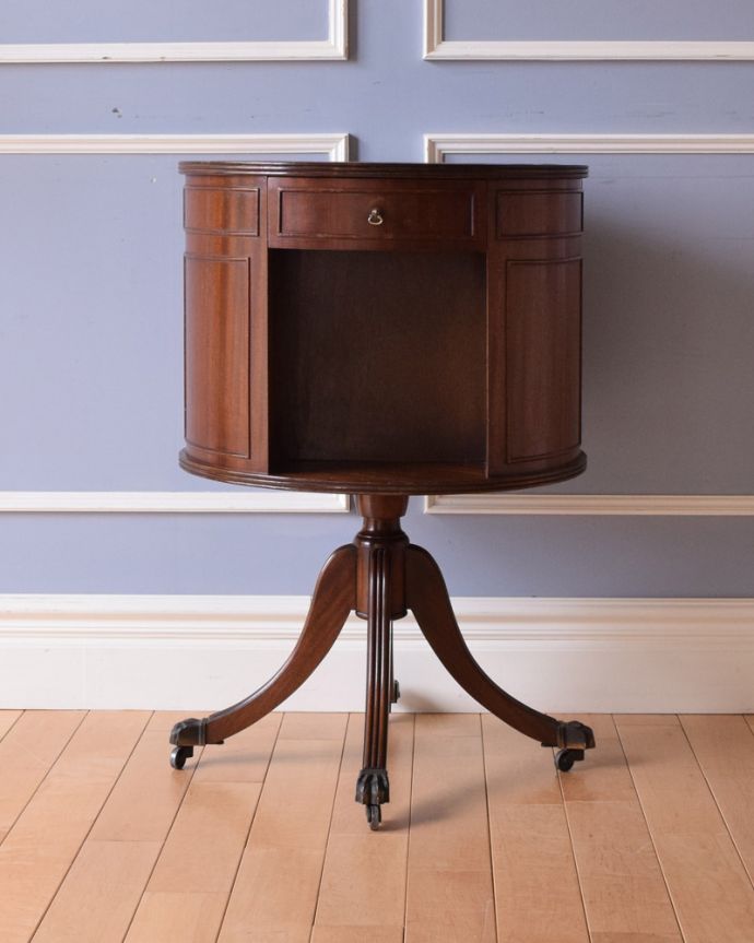 アンティークのキャビネット　アンティーク家具　英国アンティークの家具、回転する機能的なリボルビングブックケース。落ち着いたデザインなので和室を始め、いろんなテイストのお部屋にすぐ馴染みます。(k-1679-f)