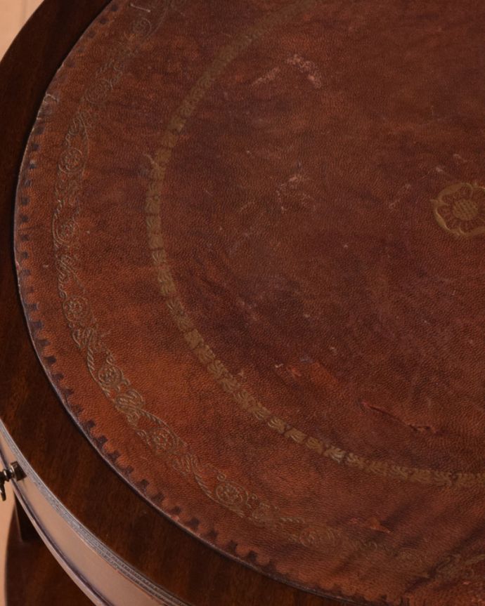 アンティークのキャビネット　アンティーク家具　英国アンティークの家具、回転する機能的なリボルビングブックケース。縁取りはゴールドで飾られています。(k-1679-f)