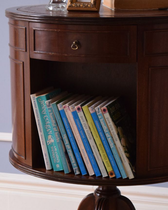 アンティークのキャビネット　アンティーク家具　英国アンティークの家具、回転する機能的なリボルビングブックケース。オープン棚なので、よく出し入れするものをしまってください。(k-1679-f)