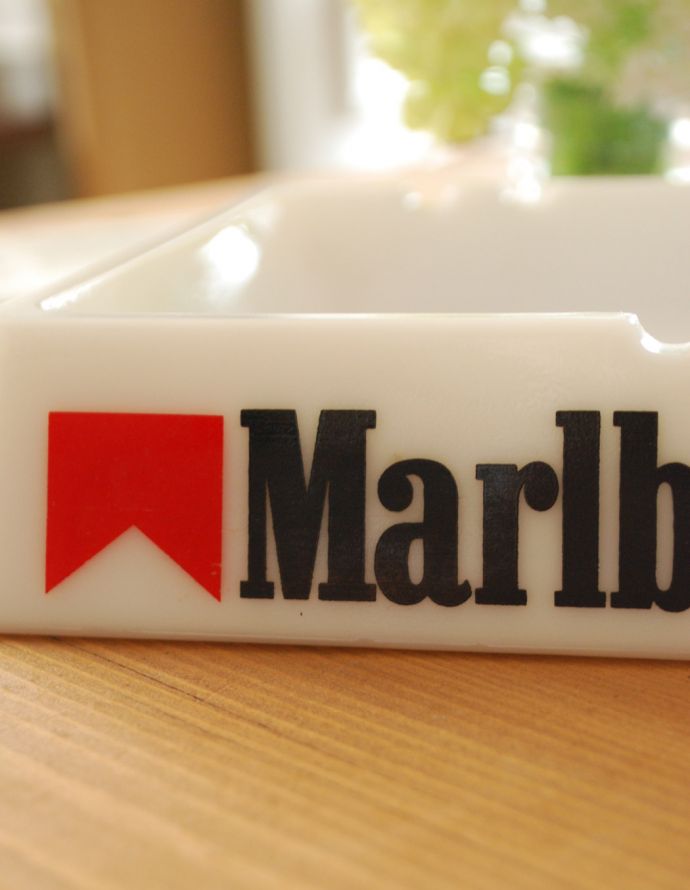 アンティーク 陶磁器の雑貨　アンティーク雑貨　イギリスヴィンテージ雑貨、Marlboro(マルボロ)のアッシュトレイ。アンティークのため、多少の汚れ・傷がある場合がありますが、使用上問題はありませんので、ご了承下さい。(k-1680-z)