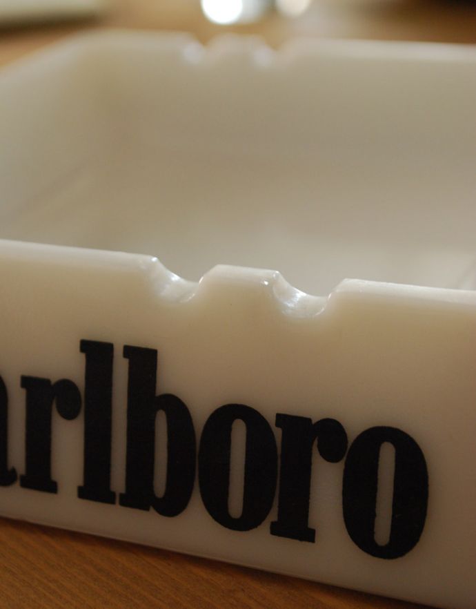アンティーク 陶磁器の雑貨　アンティーク雑貨　イギリスヴィンテージ雑貨、Marlboro(マルボロ)のアッシュトレイ。たっぷり置けるサイズなので、書斎に置いて小物入れにもいかがでしょう？。(k-1680-z)