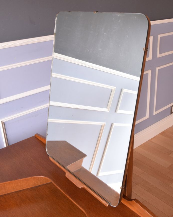 G-PLAN(Gプラン) アンティーク家具 北欧スタイルのヴィンテージ家具、引き出しがたっぷり付いたドレッサー (ドレッシングチェスト)。大きな鏡はお部屋を広く見せる効果大。(k-1686-f)