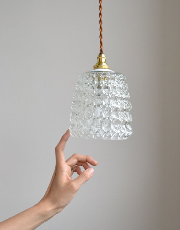 ペンダントライト 照明・ライティング イギリスから届いたカッティングが美しいアンティークペンダントライト(コード・シャンデリア電球・ギャラリーB2枚付き) 。アンティークのガラスは、光を通すとなんとも言えないステキな雰囲気でお部屋を照らしてくれます。(k-1686-z)