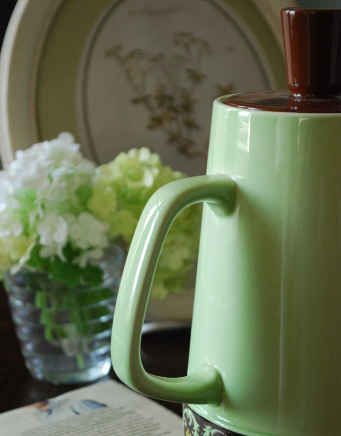 テーブルウェア(食器)　アンティーク雑貨　カールトンウェア社(Carlton ware)のアンティーク　ティーポット。新品では無い為、多少のキズ・汚れがある場合があります。(k-1687-z)