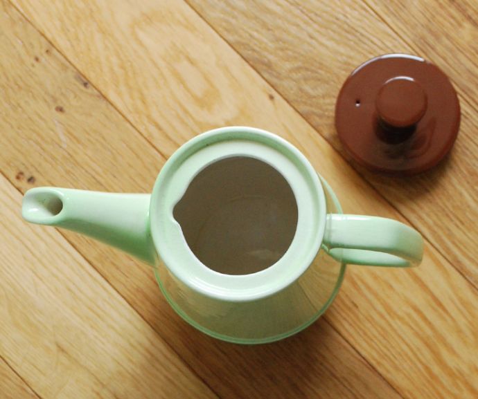 テーブルウェア(食器)　アンティーク雑貨　カールトンウェア社(Carlton ware)のアンティーク　ティーポット。上から見るとこんな感じです。(k-1687-z)