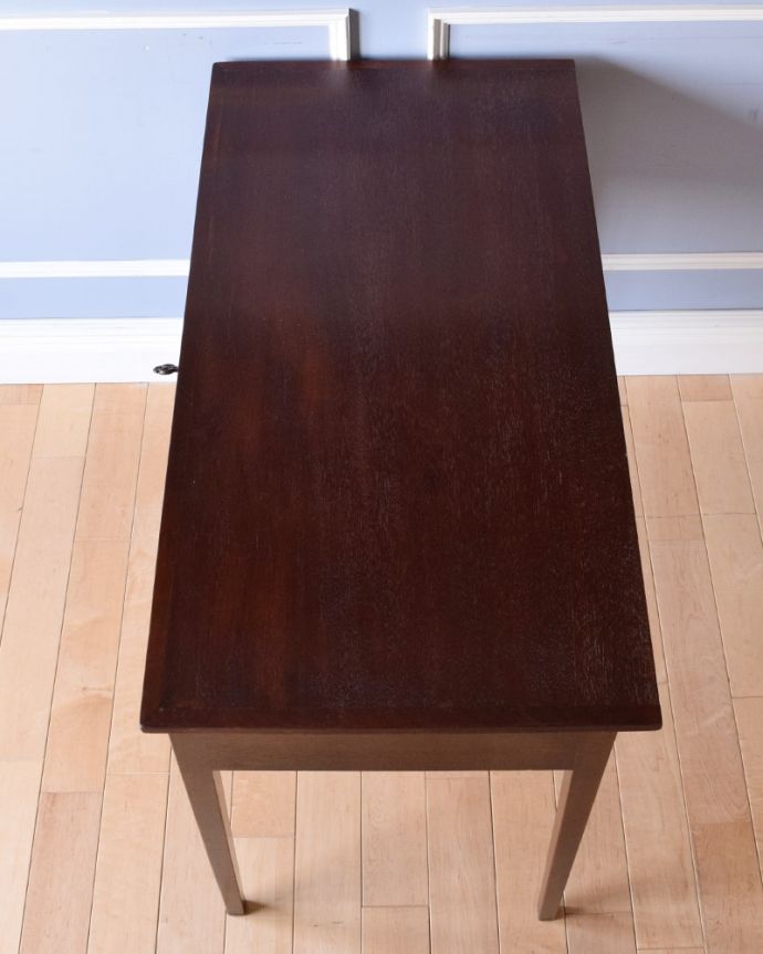 アンティークのテーブル　アンティーク家具　デスクに使えるアンティーク家具、引き出し付きのコンソールテーブル。天板もキレイに仕上げました。(k-1694-f)