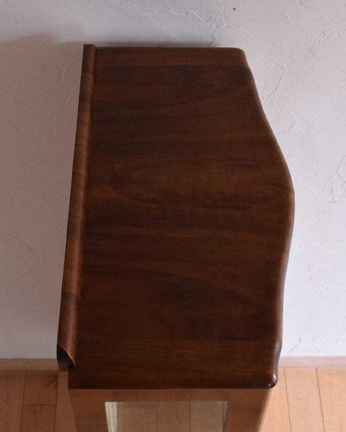 アンティークのキャビネット　アンティーク家具　初めての方にも人気な英国アンティーク家具、コンパクトなガラスキャビネット。天板もピカピカにお直ししました。(k-1695-f)