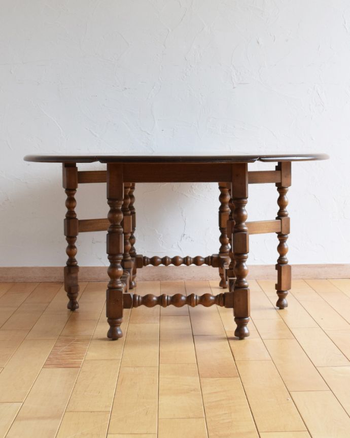 アンティークのテーブル　アンティーク家具　３タイプにサイズ調整が可能！アンティークゲートレッグコーヒーテーブル。広げた状態。(k-1697-f)