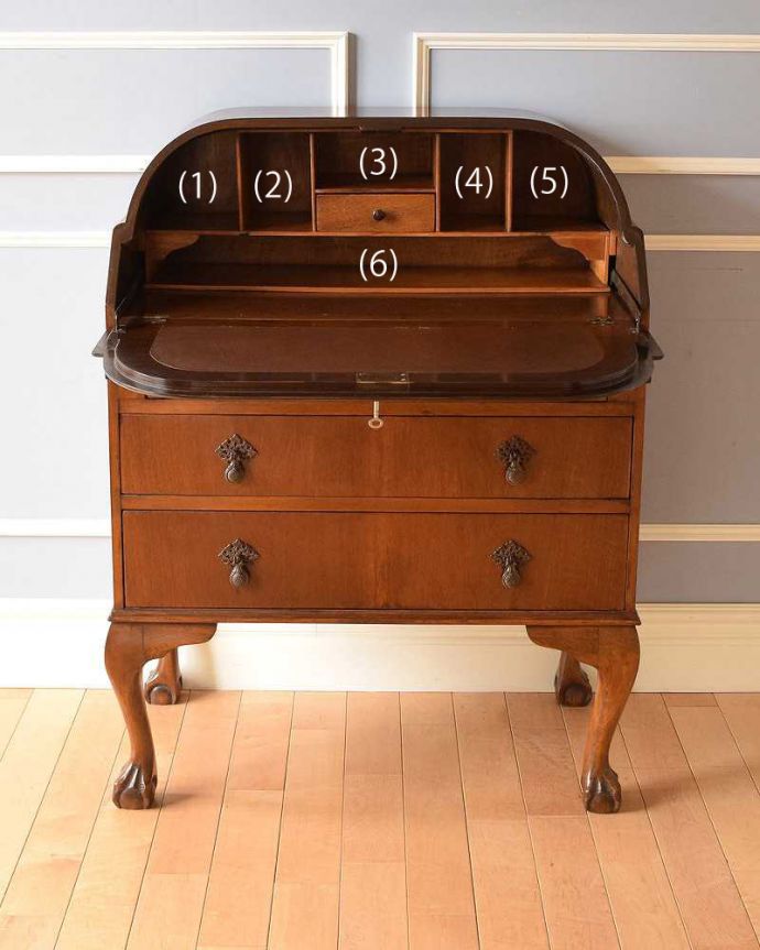 ビューロー　アンティーク家具　英国のアンティーク家具、ウォルナット材のおしゃれなビューロー。棚に化粧品を片付ければ、奥様のドレッサー代わりにもなりますよ。(k-1698-f)