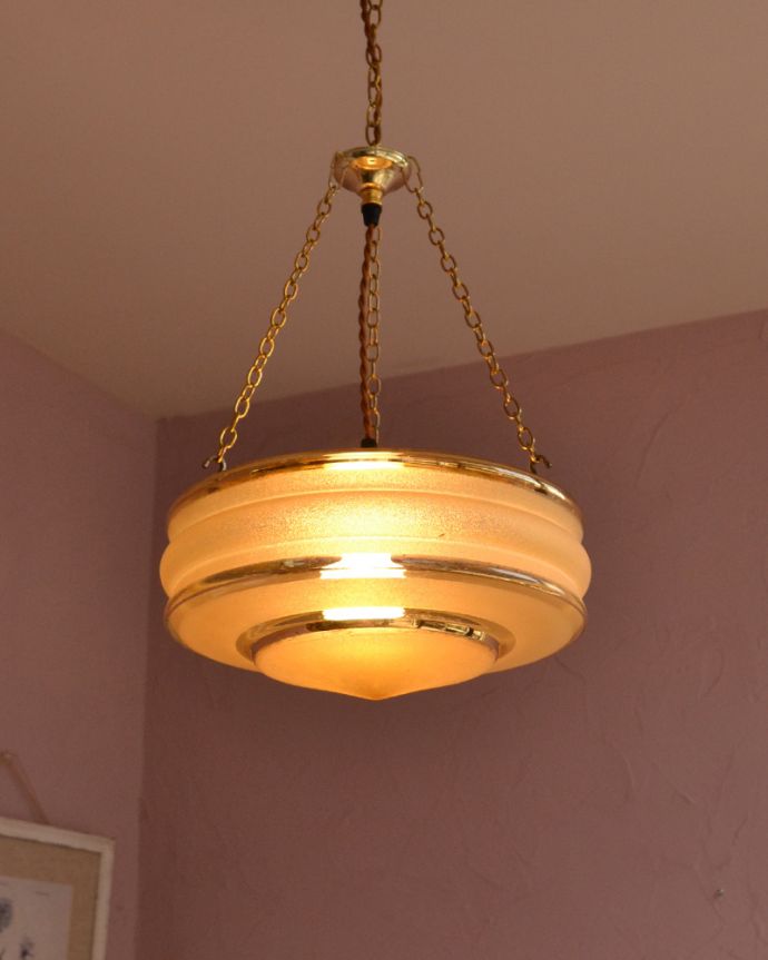 シャンデリア 照明・ライティング イギリスから届いたアンティーク照明、カラーガラスのハンギングボウル(E26球付)。とっても美しい照明の明かりでお部屋に安らぎをプラスしてくれます。(k-1700-z)