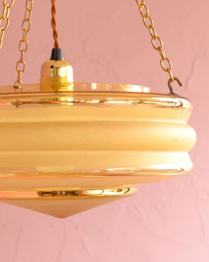 シャンデリア 照明・ライティング イギリスから届いたアンティーク照明、カラーガラスのハンギングボウル(E26球付)。アンティークでしか味うことの出来ない雰囲気が魅力です。(k-1700-z)