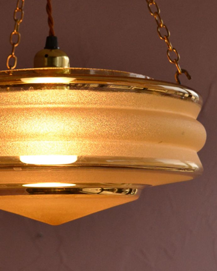 シャンデリア 照明・ライティング イギリスから届いたアンティーク照明、カラーガラスのハンギングボウル(E26球付)。とっても美しい照明の明かりでお部屋に個性をプラス。(k-1700-z)