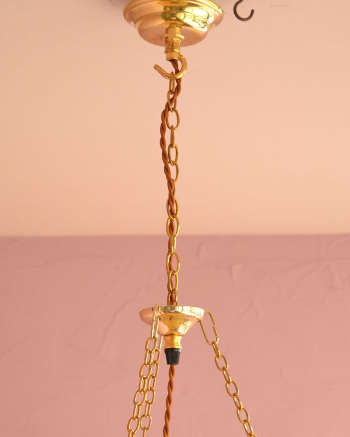 シャンデリア 照明・ライティング イギリスから届いたアンティーク照明、カラーガラスのハンギングボウル(E26球付)。真鍮のカバー付きです。(k-1700-z)