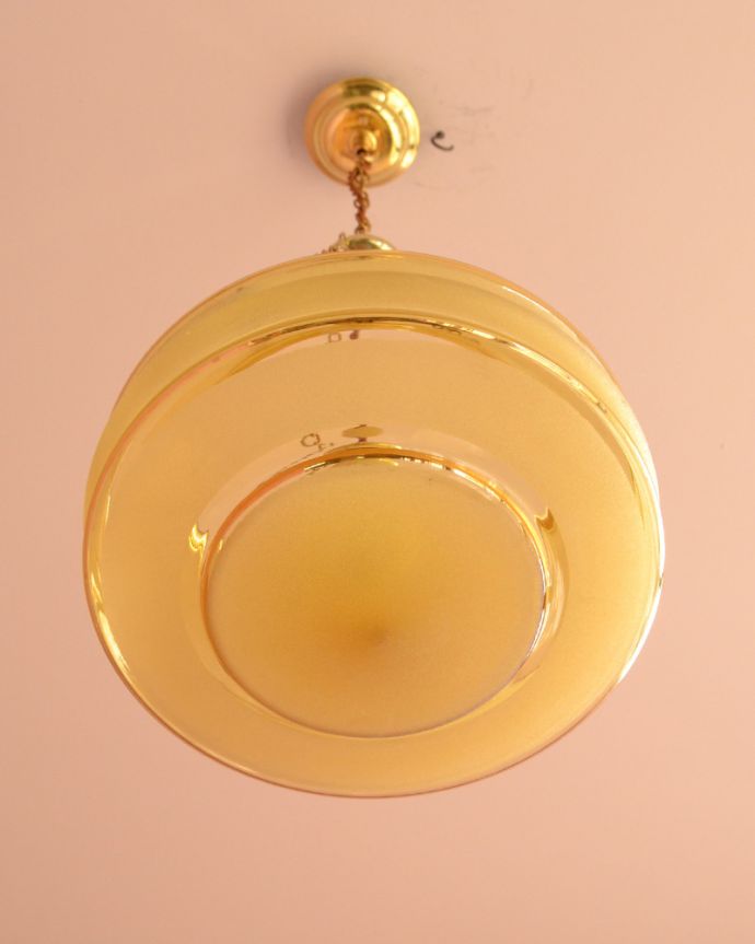 シャンデリア 照明・ライティング イギリスから届いたアンティーク照明、カラーガラスのハンギングボウル(E26球付)。下から眺めても存在感たっぷりのデザインです。(k-1700-z)