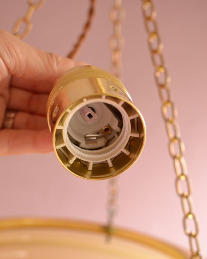 シャンデリア 照明・ライティング イギリスから届いたアンティーク照明、カラーガラスのハンギングボウル(E26球付)。しっかりオーバーホウルをしていますので、ご安心くださいね。(k-1700-z)