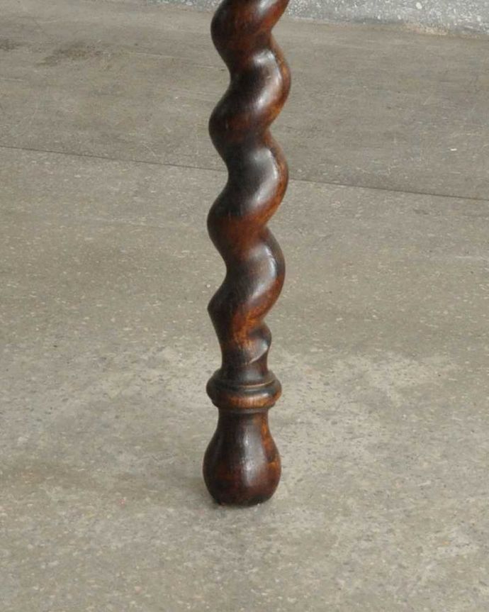 アンティークのテーブル アンティーク家具 オーバル天板のアンティーク英国輸入家具、伸張式のゲートレッグテーブル。しっかりお直ししてあるので安定感があります。(k-1704-f)