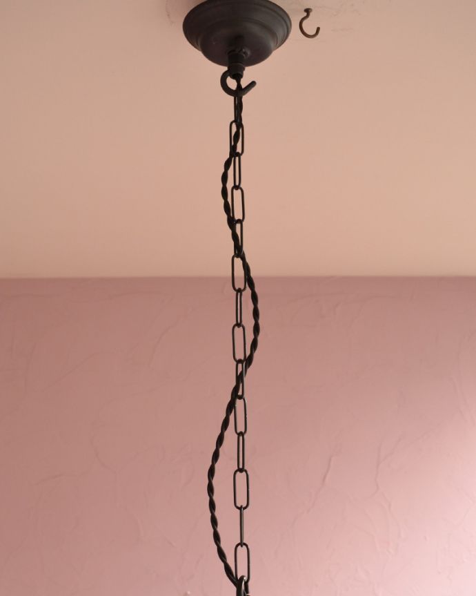 ペンダントライト 照明・ライティング フランスのアンティークランプ、型ガラスからこぼれる明かりがキレイなペンダントライト(照明)(E17シャンデリア球付)。コードもブラックカラーで合わせました。(k-1704-z)