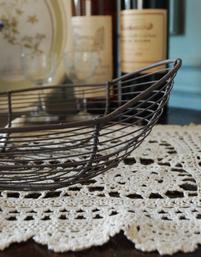 アンティークバスケット　アンティーク雑貨　フランスアンティーク雑貨、バードモチーフのワイヤーバスケット。よく使う日用品を入れても素敵です。(k-1705-z)