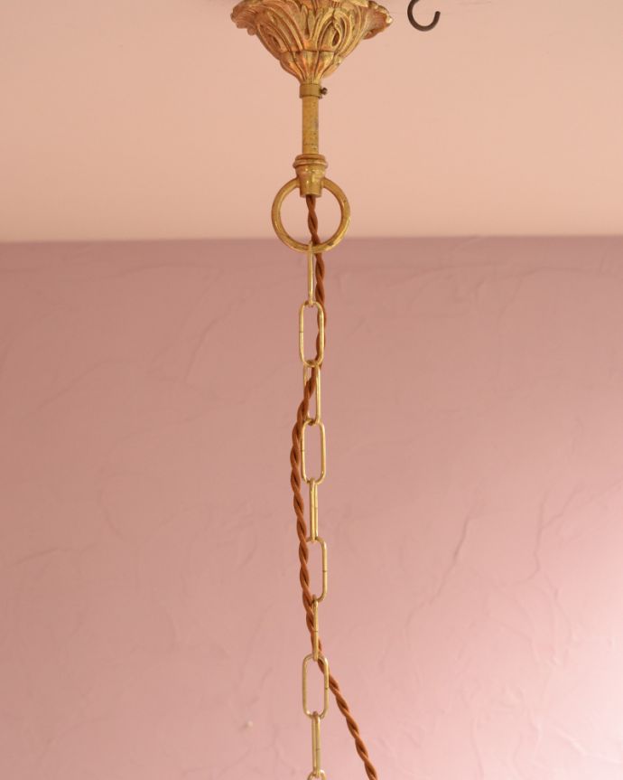 シャンデリア　照明・ライティング　フランスらしい装飾が美しい、真鍮製のアンティーク３灯シャンデリア（Ｅ17シャンデリア球付）。簡単に取り付けが出来ますので、リビングやダイニングテーブルの上などお好きな場所に簡単に取り付けてみてください。(k-1707-z)