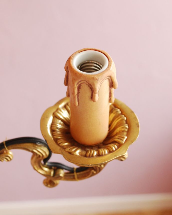 シャンデリア　照明・ライティング　フランスらしい装飾が美しい、真鍮製のアンティーク３灯シャンデリア（Ｅ17シャンデリア球付）。しっかりオーバーホウルをしたので、ご安心下さい。(k-1707-z)