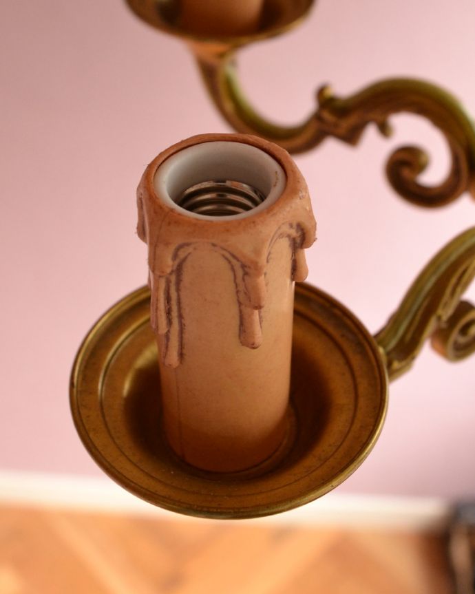 シャンデリア　照明・ライティング　高級感溢れる真鍮製シャンデリア、フランスで見つけたアンティーク照明（5灯）（Ｅ17シャンデリア球付）。しっかりオーバーホウルをしたので、ご安心下さい。(k-1712-z)