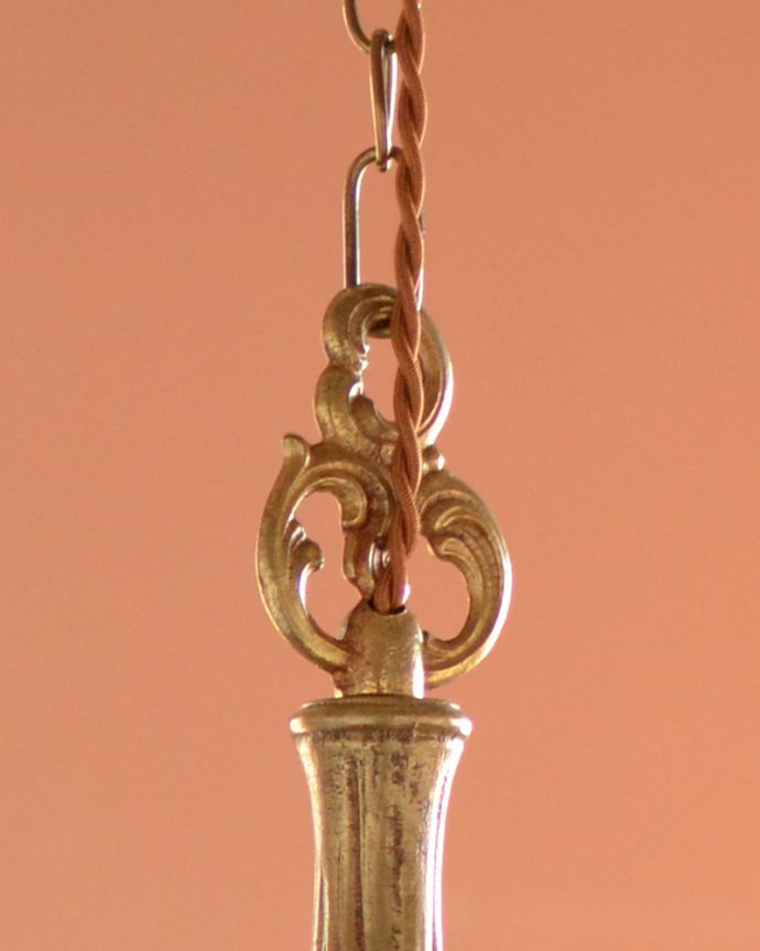 シャンデリア 照明・ライティング フランス輸入のアンティークシャンデリア、真鍮製3灯タイプのシャンデリア(E17シャンデリア球付)。落ち着いた真鍮素材に合わせて、ブラウンカラーの上品なコードで仕上げてあります。(k-1715-z)