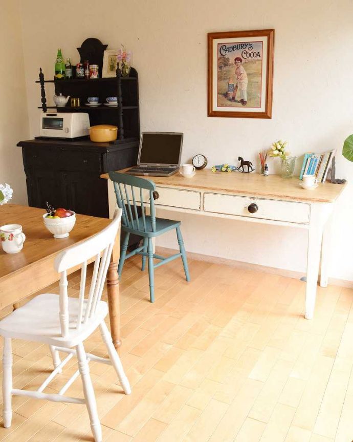 アンティークのテーブル　アンティーク家具　引き出し付きが嬉しいコンソールテーブル、パイン材のアンティーク家具。天板が広いので、作業台や、デスクとしても使えます。(k-1718-f)