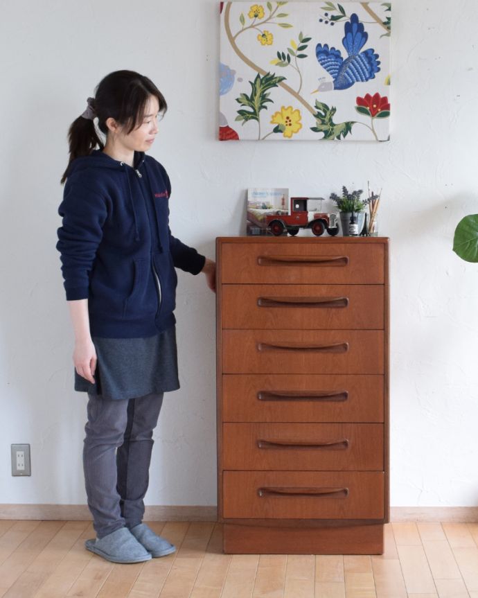 G-PLAN(Gプラン)　アンティーク家具　シンプルで使いやすいサイズ感！６段ビンテージのチェスト（G-plan）。スリムなチェストです。(k-1719-f)