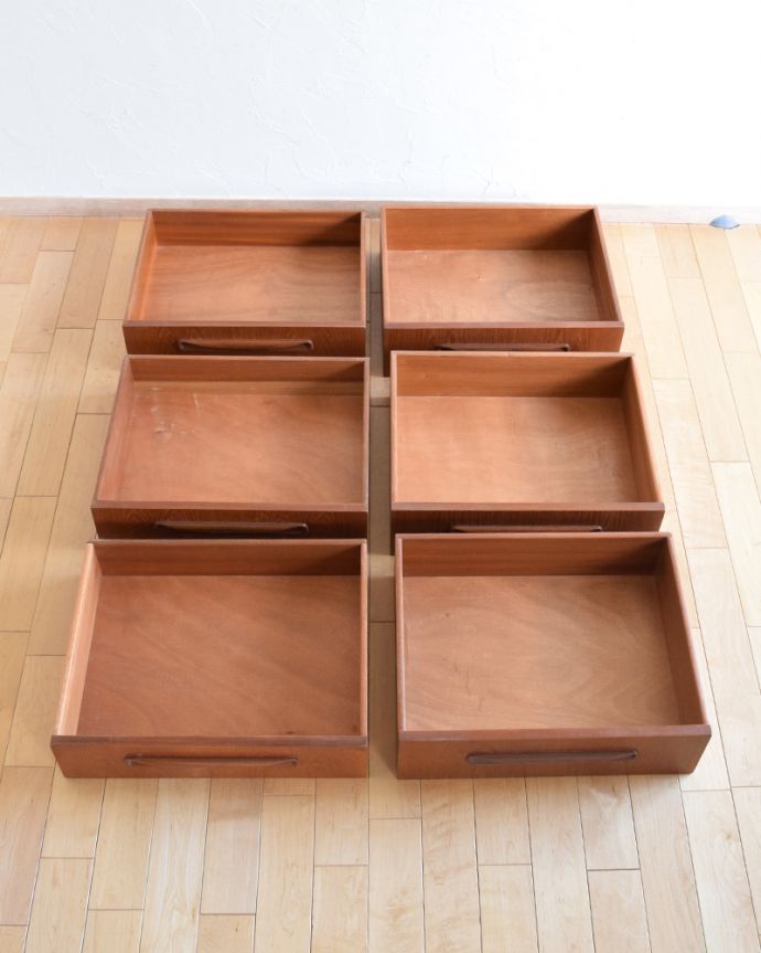 G-PLAN(Gプラン)　アンティーク家具　シンプルで使いやすいサイズ感！６段ビンテージのチェスト（G-plan）。引き出しは全部で６杯あります。(k-1719-f)