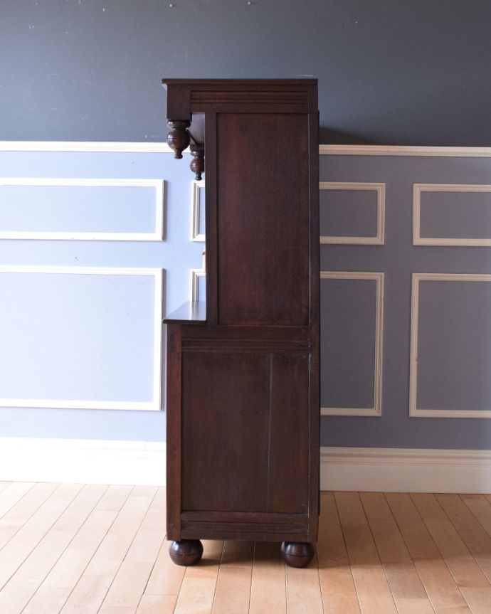 アンティークのキャビネット　アンティーク家具　目を疑う美しさ！華やかなカップボード、フランスのアンティーク家具。丈夫に作られているので、安心してお使いいただけます。(k-1729-f)