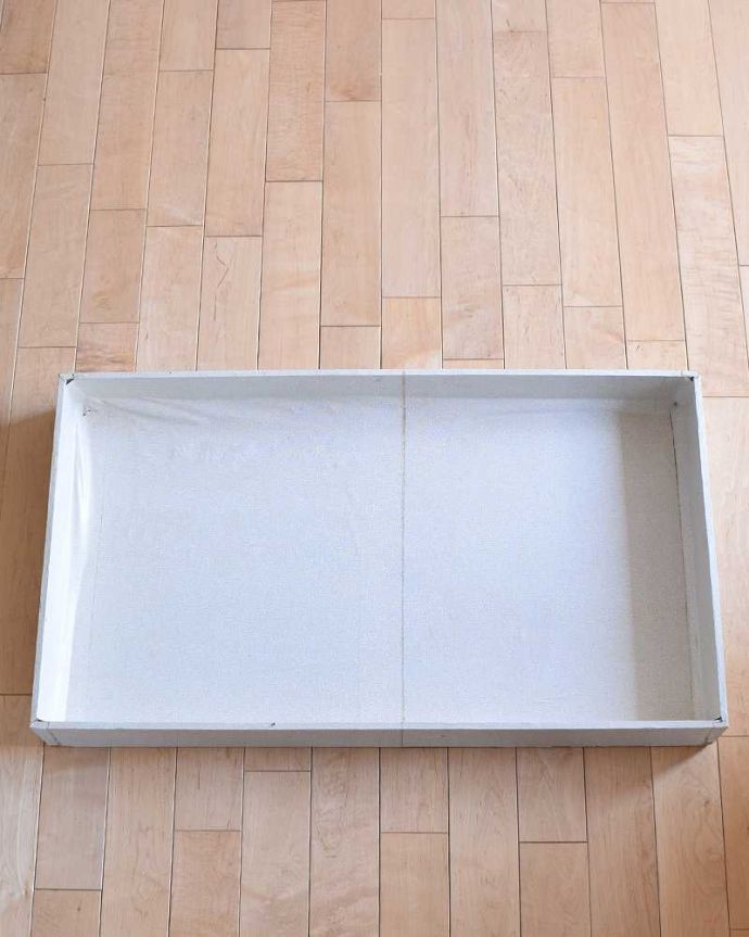 めずらしい家具　アンティーク家具　英国輸入のオシャレなアンティーク雑貨、テーブルにもなるトランクケース。内側にはめずらしいボックス付き。(k-1731-f)