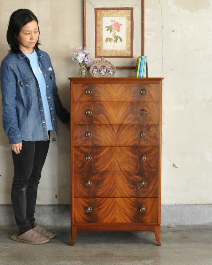 アンティークのチェスト　アンティーク家具　高級感のある英国アンティーク、マホガニー材のチェストオブドロワーズ。高級感があって女性らしい優しいシルエット。(k-1738-f)