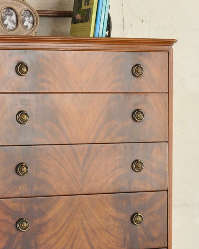 アンティークのチェスト　アンティーク家具　高級感のある英国アンティーク、マホガニー材のチェストオブドロワーズ。品のある色合いと木目です。(k-1738-f)