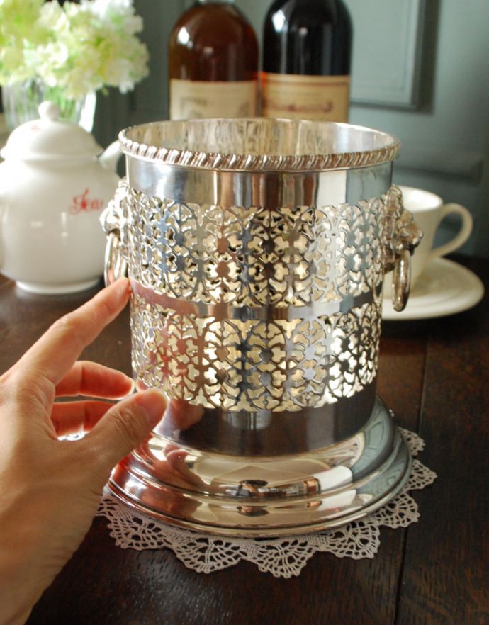 英国で見つけた銀食器、アンティークシルバーのワインボトルホルダー(k