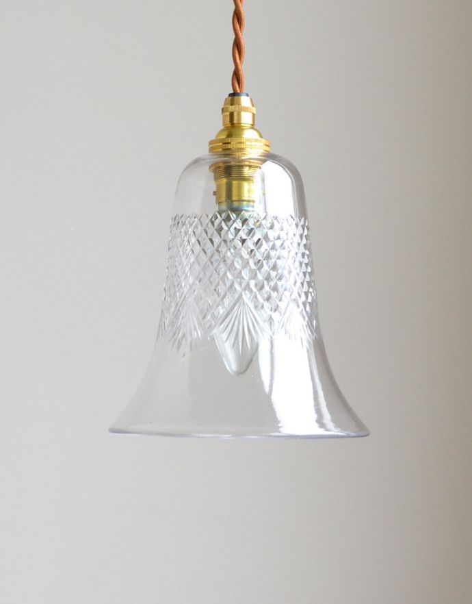 ペンダントライト　照明・ライティング　明かりを点けるとよりカッティングがきらきら輝く、アンティークペンダントライト（コード・シャンデリア球・ギャラリーなし）。【 シェードのサイズ 】直径13.3×高さ14.5cmコードは50、80cm以外にも、ご希望の長さで加工してお届けします。(k-1741-z)